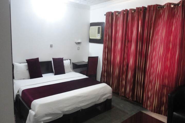 Room 9 of 35