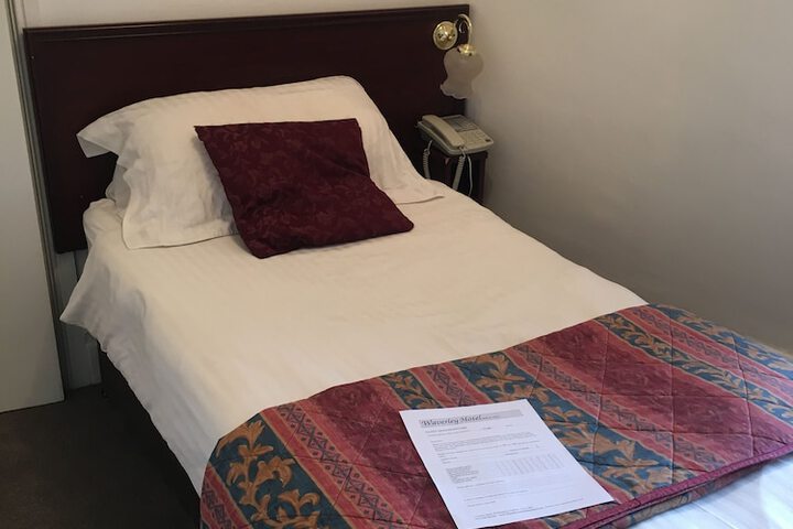 Room 22 of 65