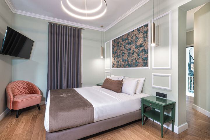 Room 32 of 81