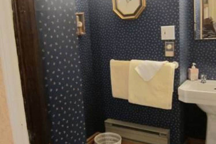 Room 25 of 44