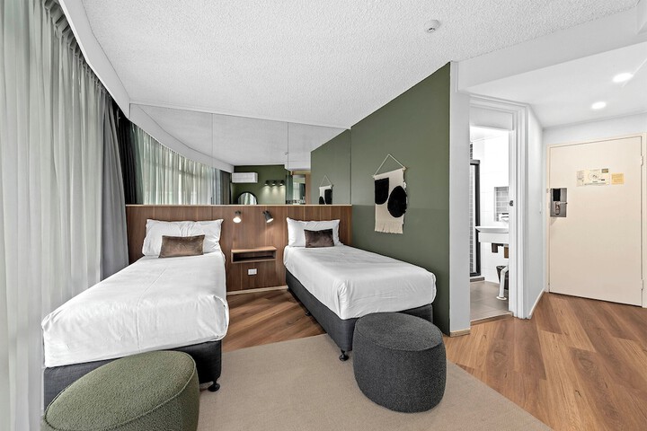 Room 14 of 34