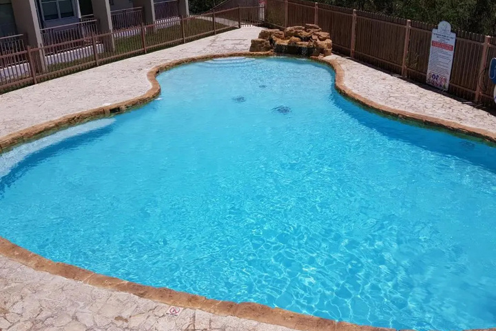 Pool 4 of 6