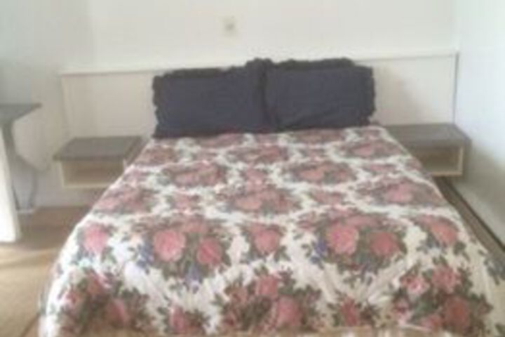 Room 9 of 25