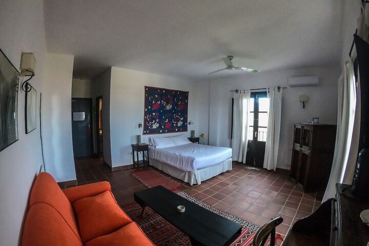 Room 13 of 36