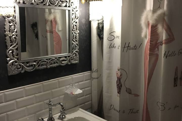 Room 26 of 49