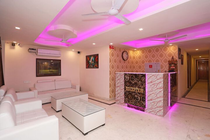 OYO 10558 HOTEL QLARK