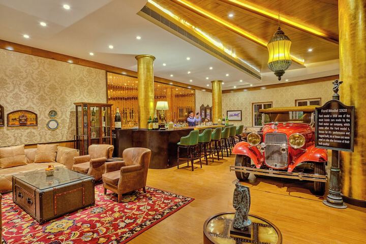 Lounge 51 of 62