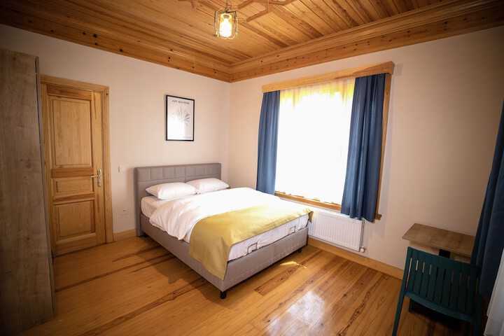 Room 11 of 42