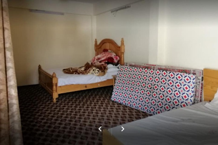 Room 6 of 9