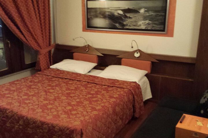 Room 4 of 20