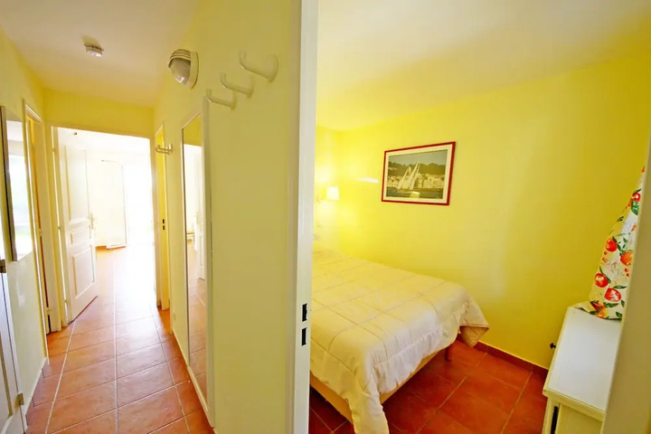 Room 5 of 16