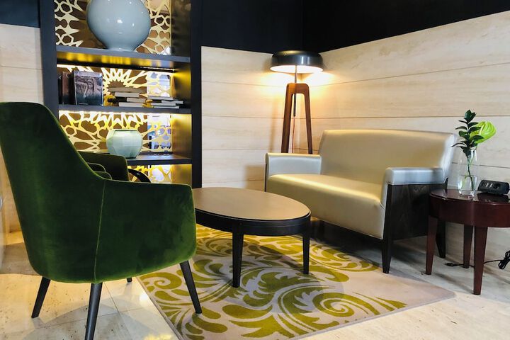 Lounge 95 of 134