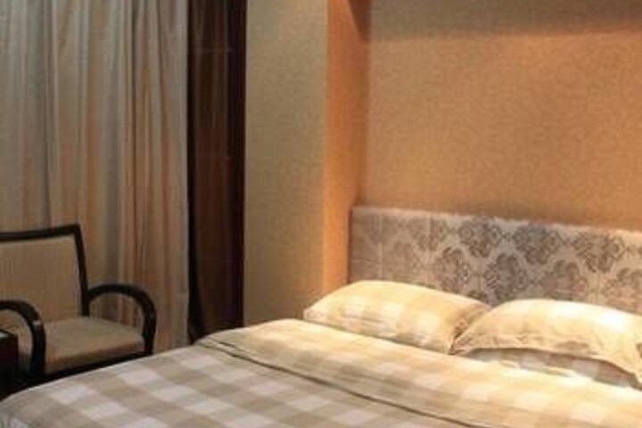 Room 3 of 8