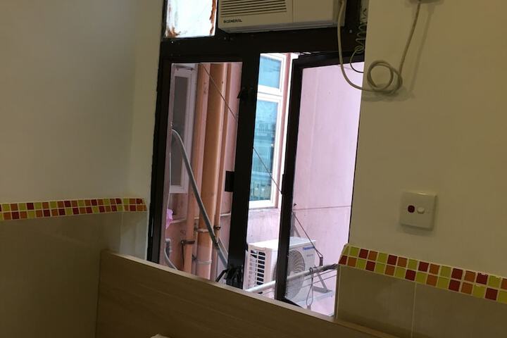 Room 16 of 42