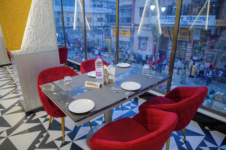 Dining 55 of 76