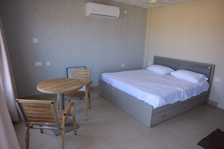 Room 3 of 39