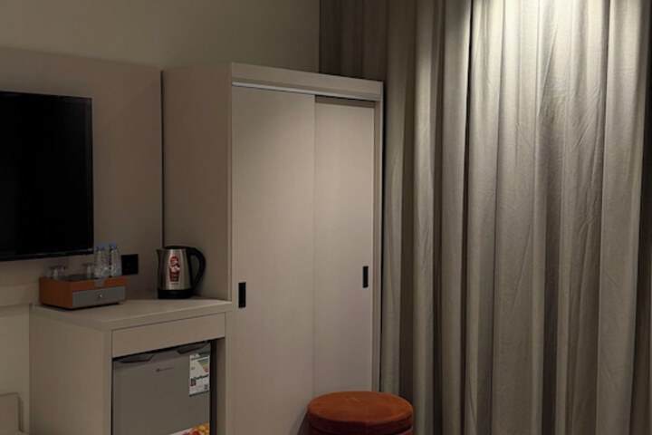 Room 2 of 29