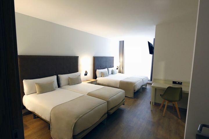 Room 10 of 37