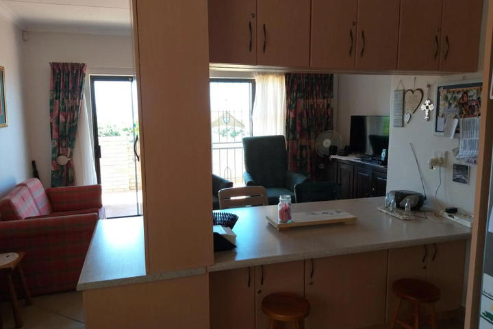 Room 5 of 10