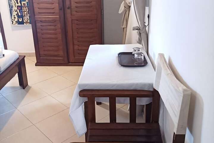Room 3 of 84