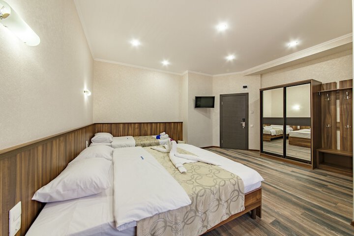 Room 7 of 32