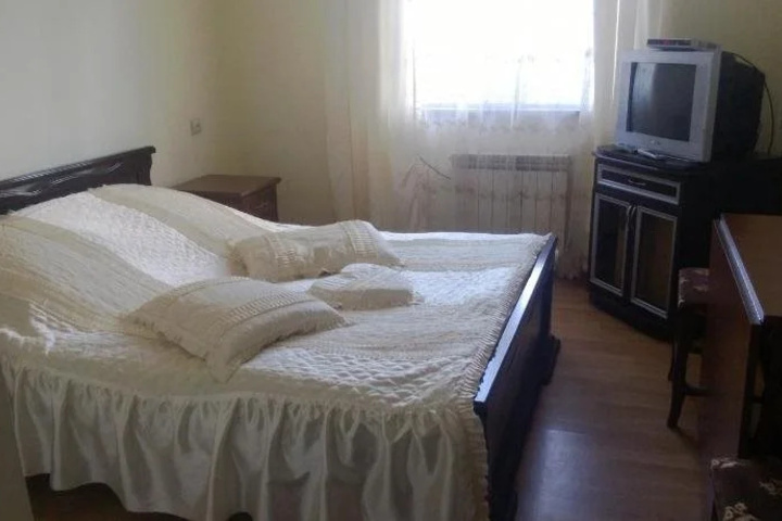 Room 4 of 13