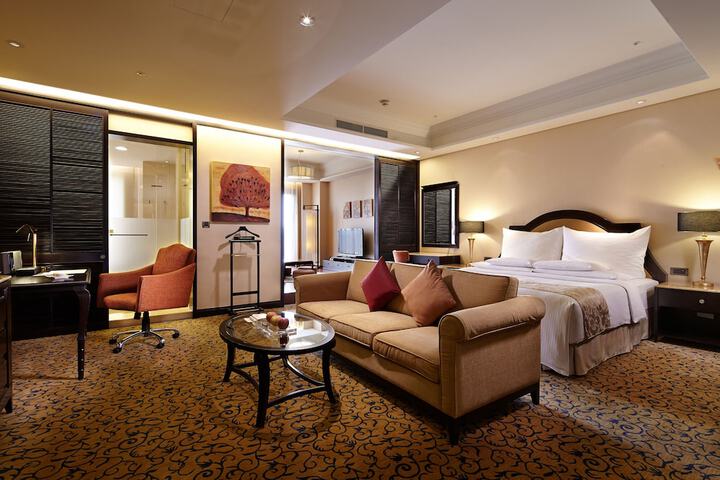 Room 10 of 68