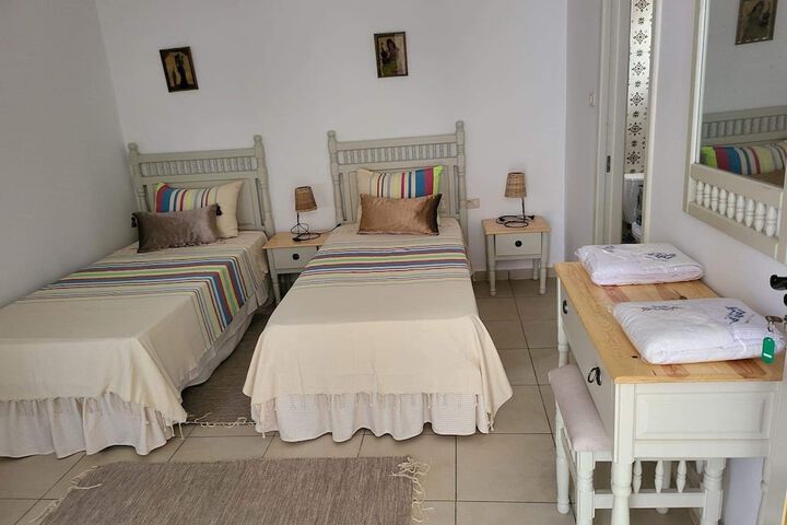Room 10 of 28