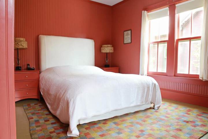 Room 6 of 89