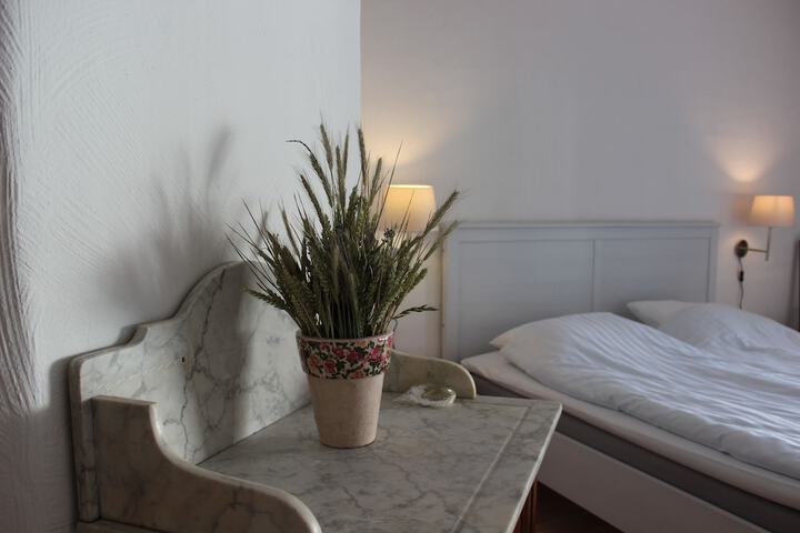 Room 2 of 52