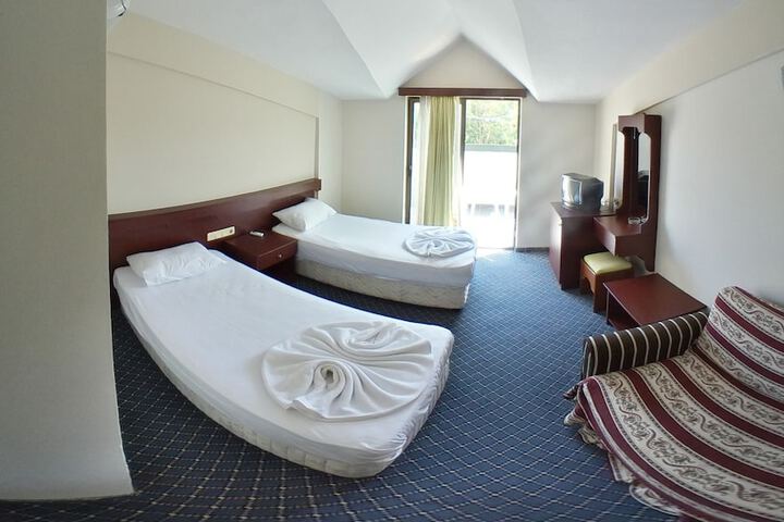 Room 4 of 13