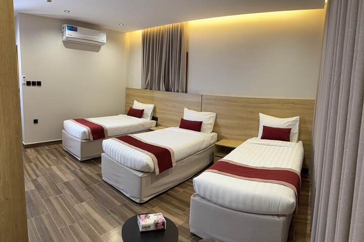 Room 5 of 9