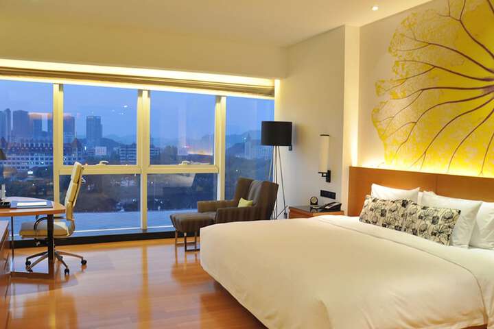 Room 4 of 38