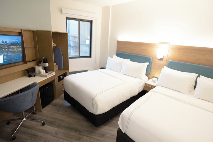 Room 27 of 68