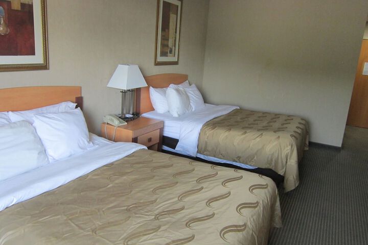 2 Queen Beds (2 of 20)