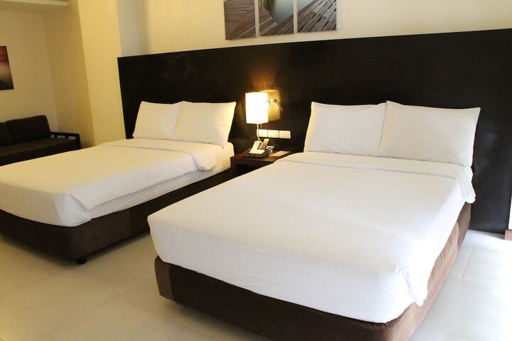 Room 18 of 159