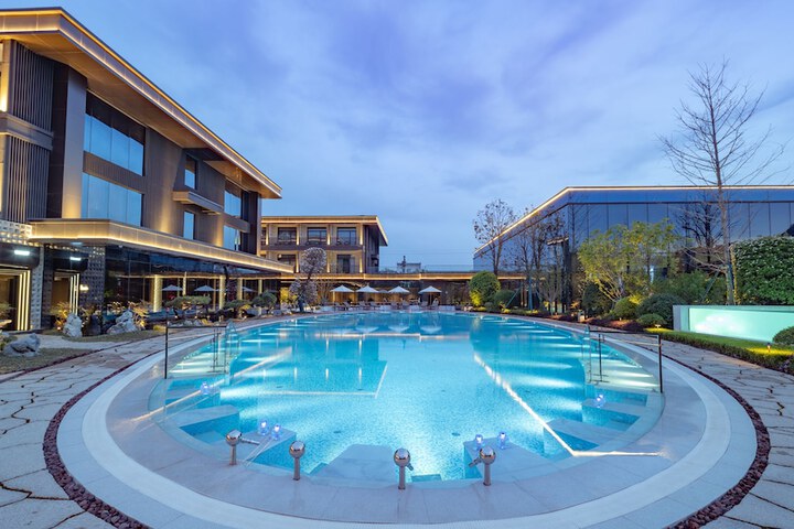 Pool 20 of 27