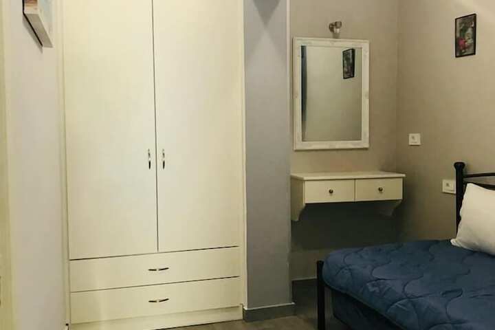 Room 9 of 104