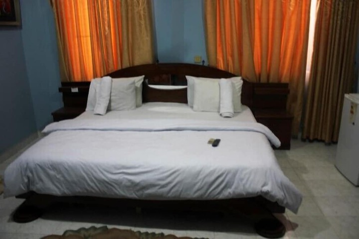 Room 6 of 23