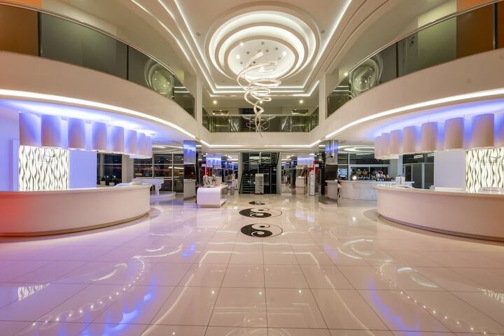 Entrance & Lobby