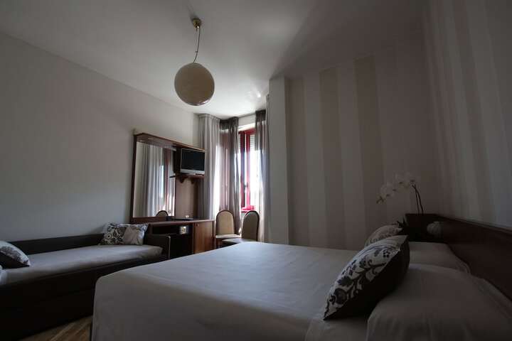 Room 12 of 60