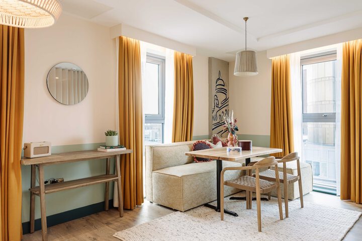Room 33 of 62