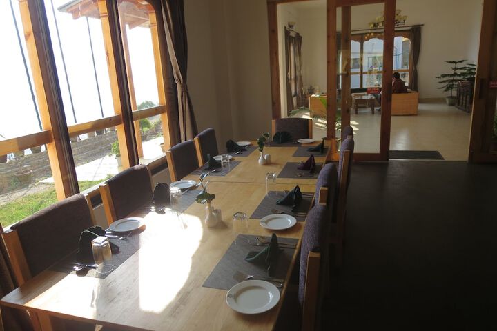 Dining 20 of 33