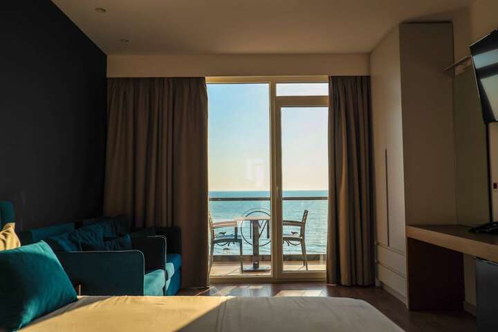 Room 102 of 182