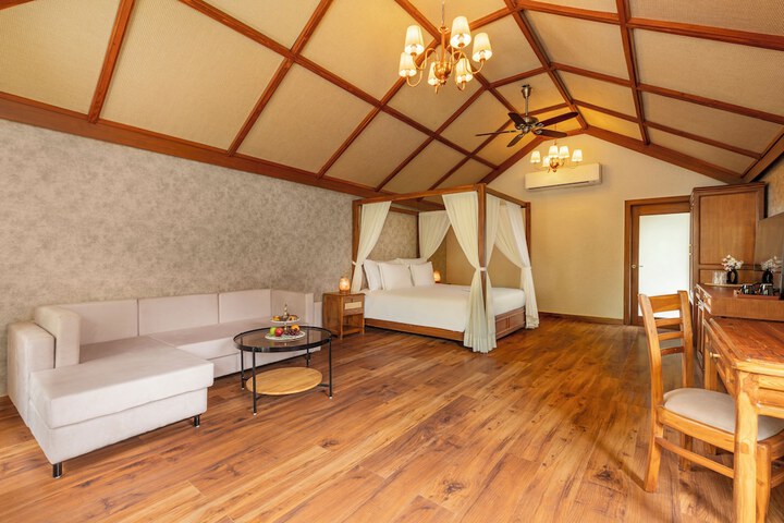 Room 4 of 16