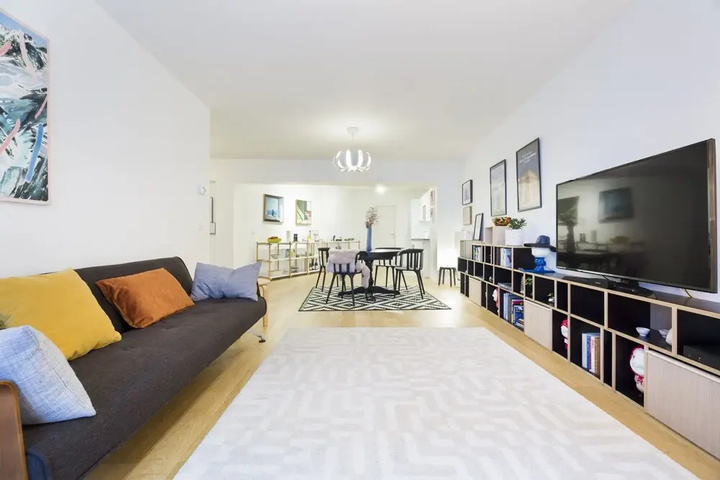 Room 4 of 12