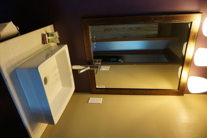 Bathroom sink