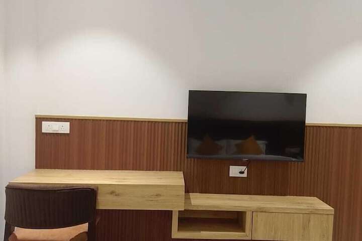 Room 6 of 15