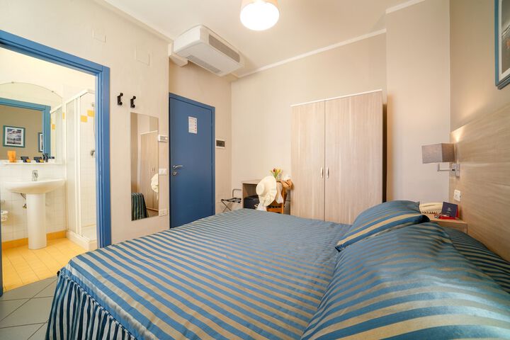 Room 8 of 65