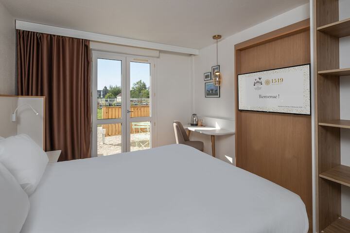 Room 33 of 80